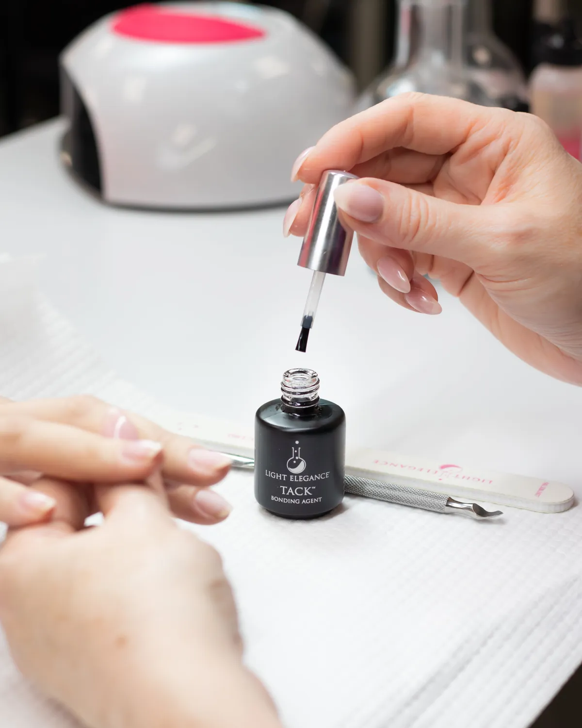 Light Elegance Tack bonder 15 ml ekstra sterkt feste