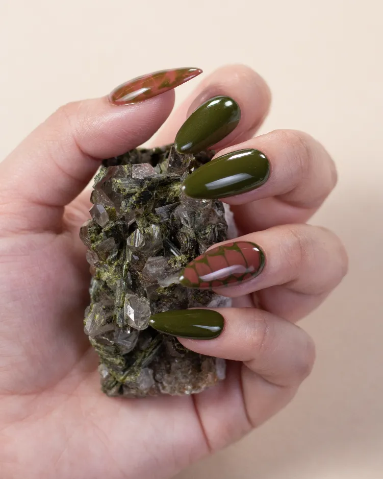 Light Elegance P+ Rock My World gellakk 10 ml olivengrønn