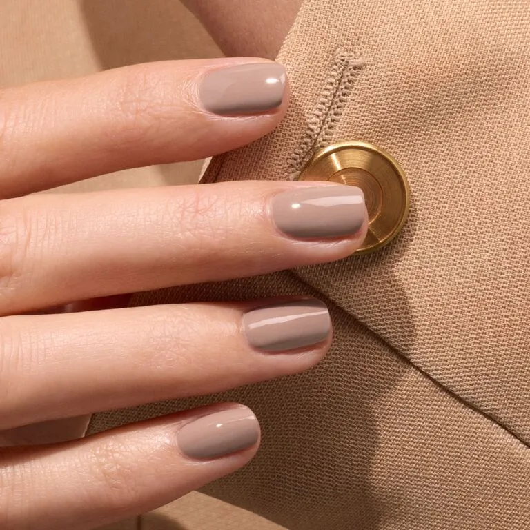 Manucurist Green Flash Dove Beige gel-neglelakk beige