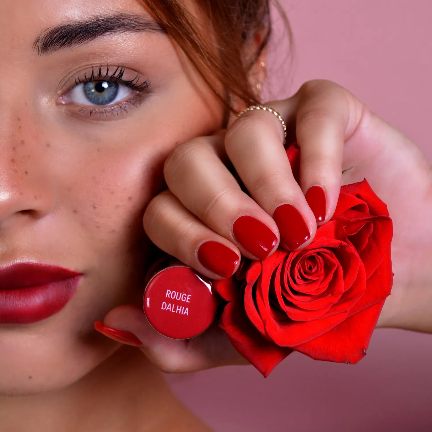 Le Mini Macaron Rouge Dahlia gellakk 8,5 ml vinrød