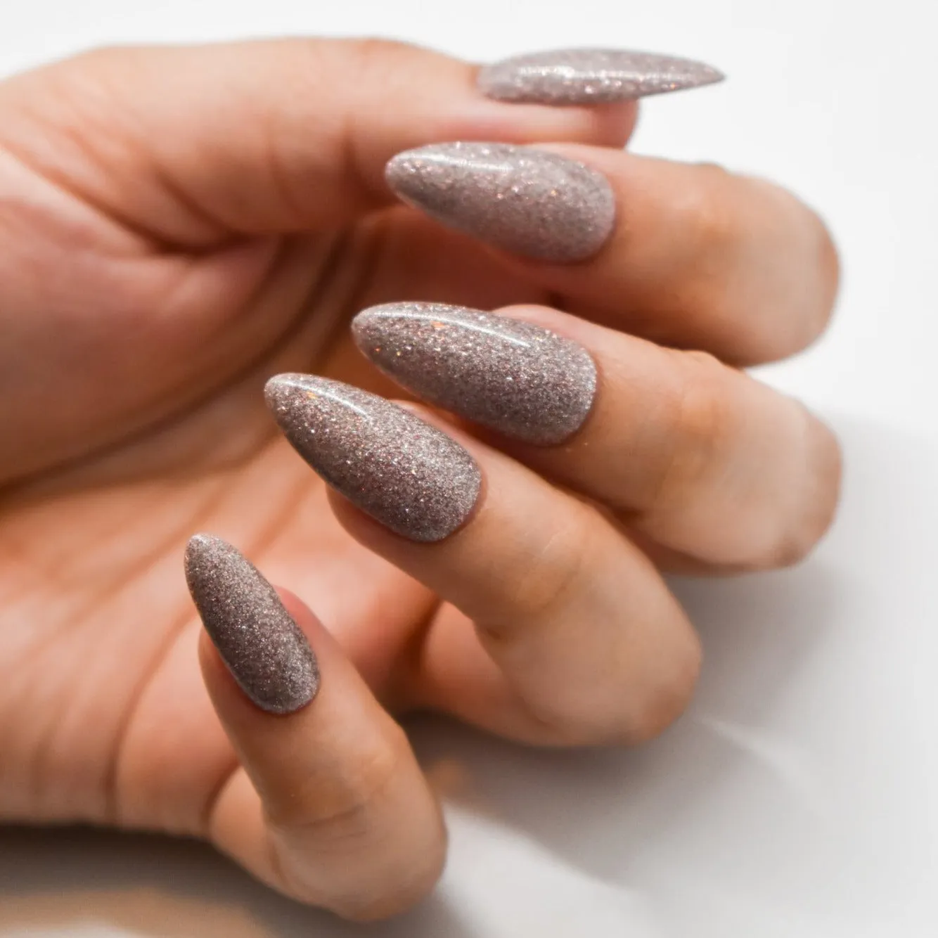 Light Elegance P+ Smokin Gun gellakk 15 ml grå glitter