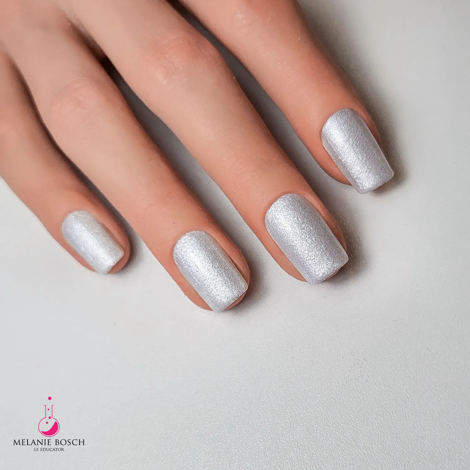 Light Elegance P+ Break a Leg gel polish 10ml hvit glitter