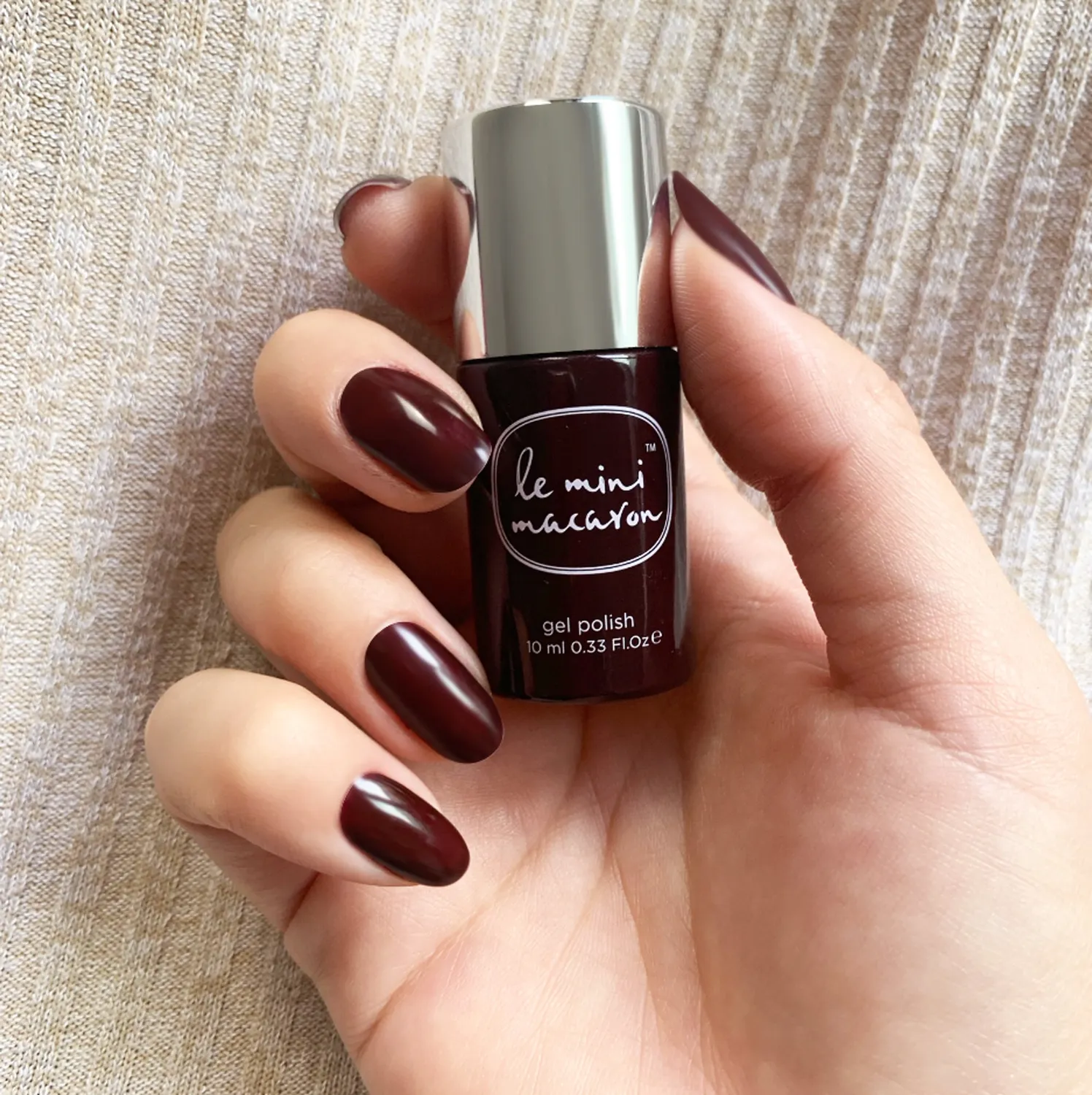 Le Mini Macaron Chocolate Cherry gellakk 8,5 ml vinrød