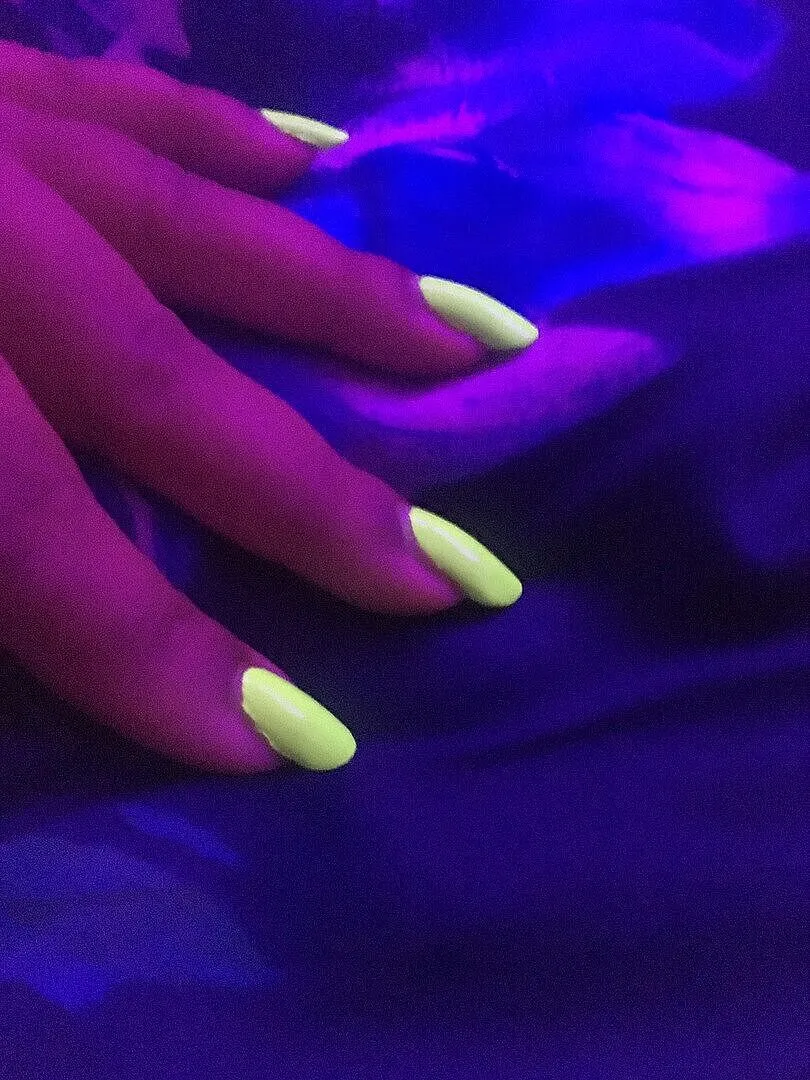 Nails Inc Knightrider's Street neglelakk neon gul