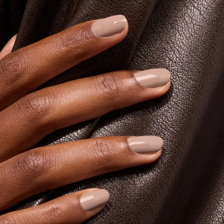 Manucurist Green Flash Dove Beige gel-neglelakk beige