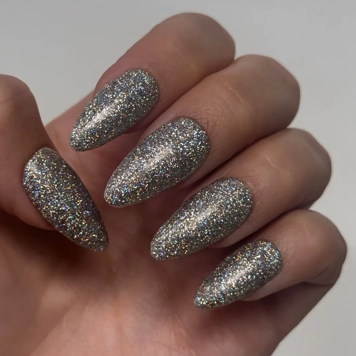 Light Elegance Glitter That Never Sleeps neglegelé sølv 10 ml