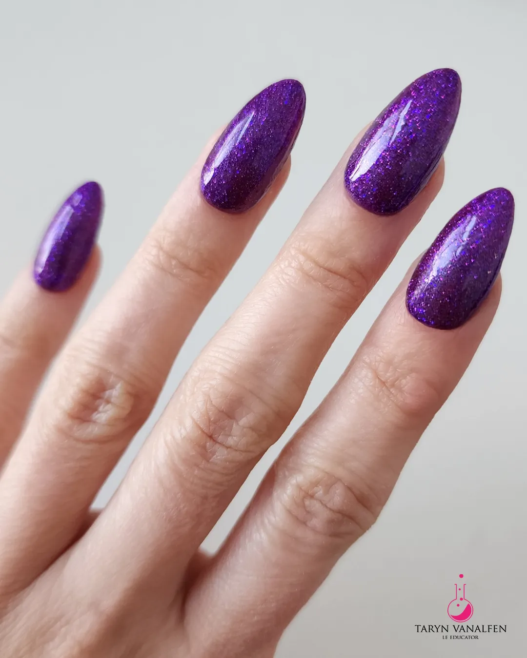Light Elegance P+ Amethyst Kiss glitter gellakk 10 ml lilla