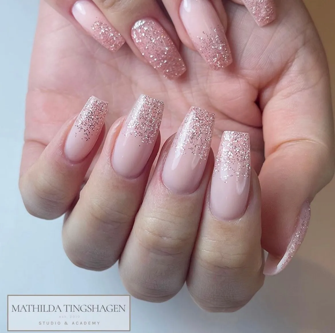 Light Elegance P+ Nudie gellakk 10 ml champagneglitter
