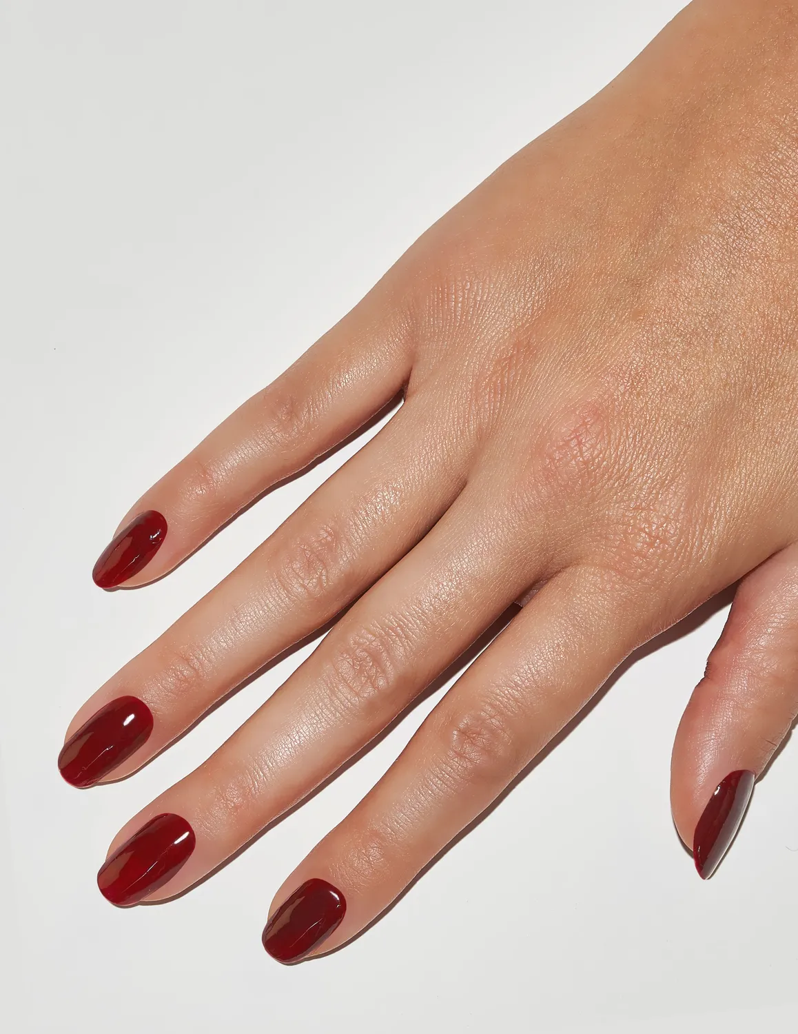 Le Mini Macaron Rouge Dahlia gellakk 8,5 ml vinrød