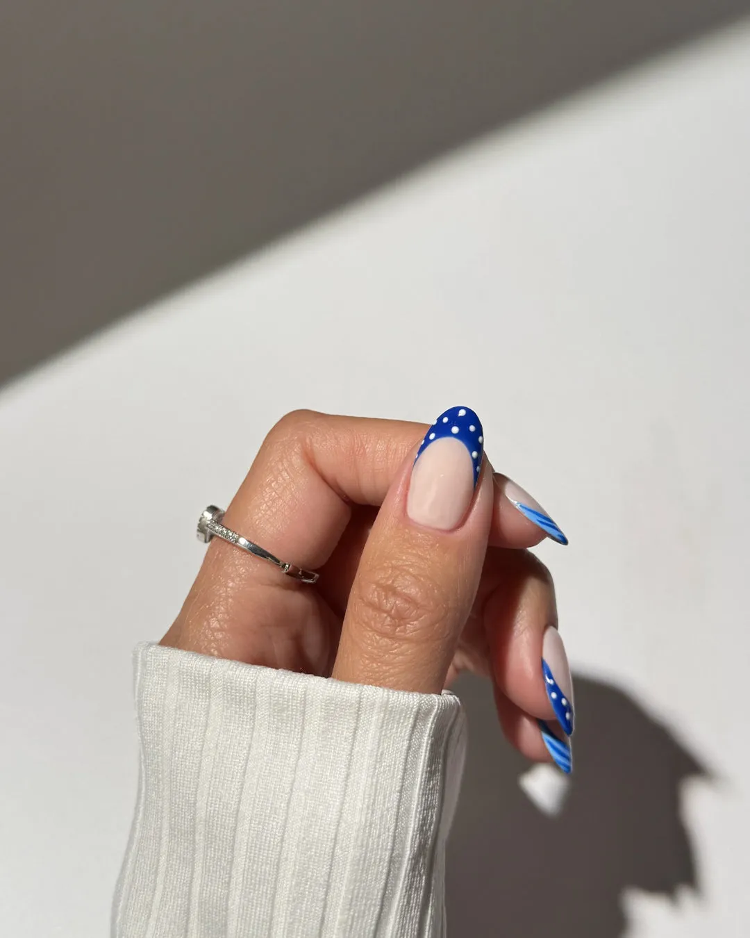 The Gel Collection Gel Polish 165 Deep End gellakk blå