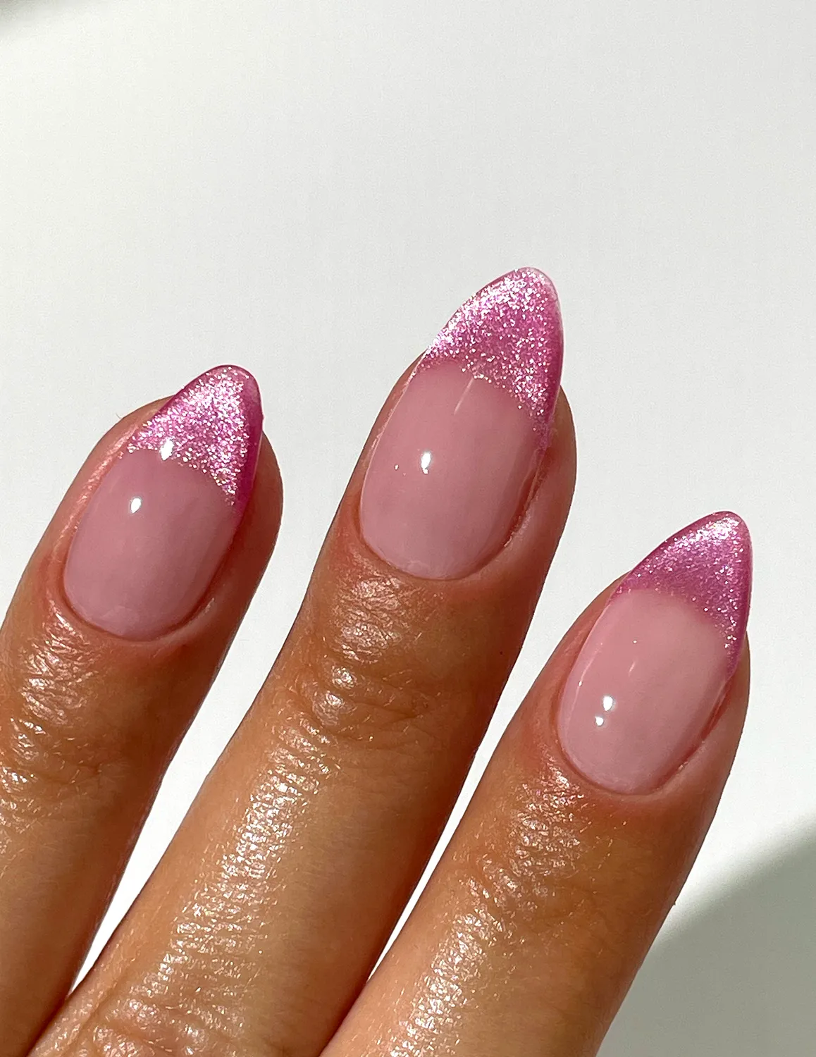 Le Mini Macaron Cosmopolitan Velvet gellakk 8,5 ml cat eye rosa