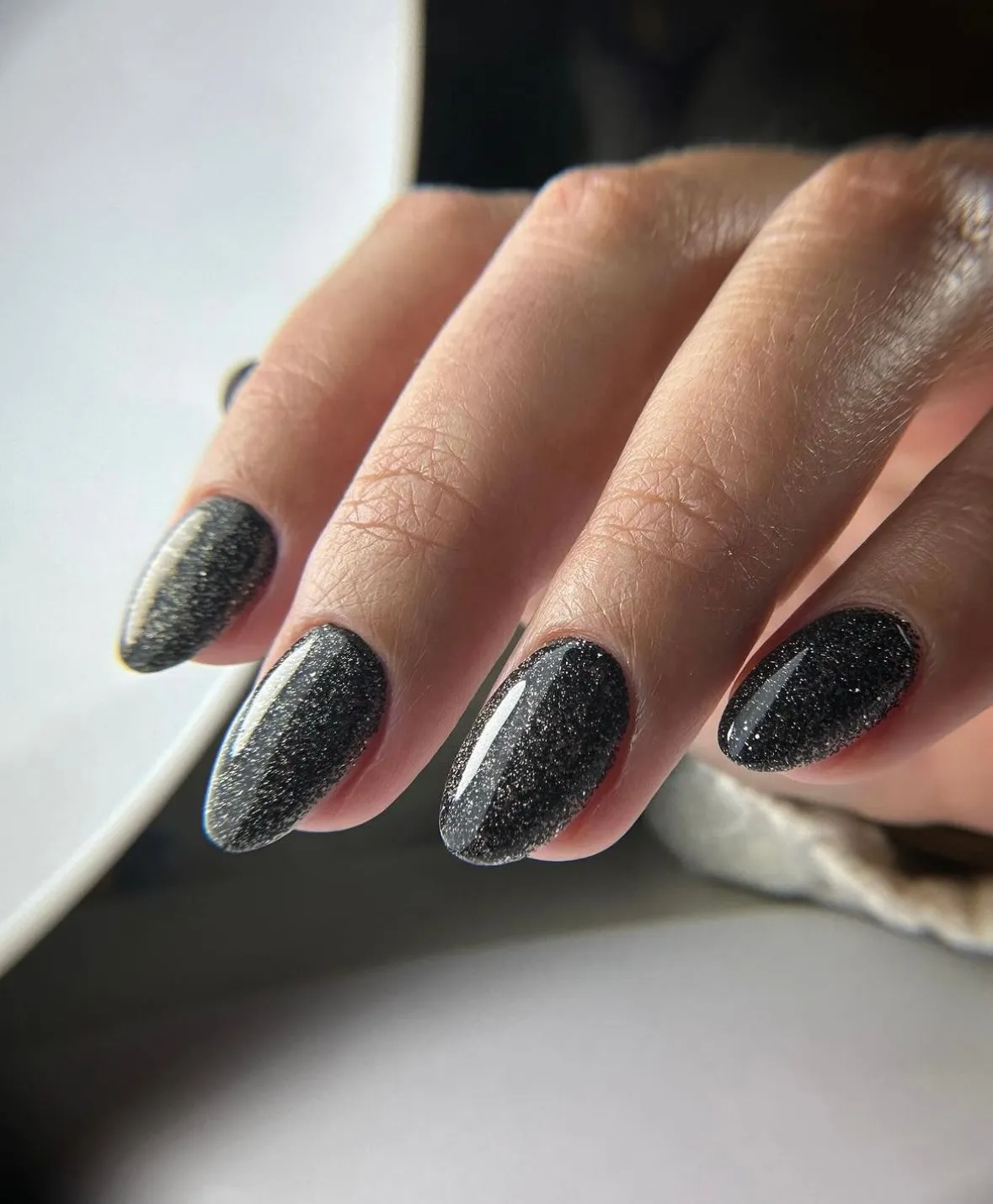 Light Elegance Tall, Dark and Handsome glittergel 10 ml svart