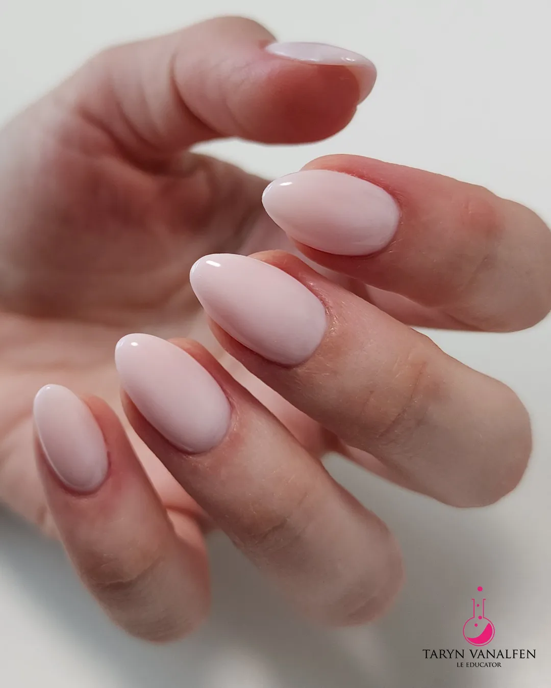 Light Elegance P+ Phone Home gellakk 10 ml melkerosa