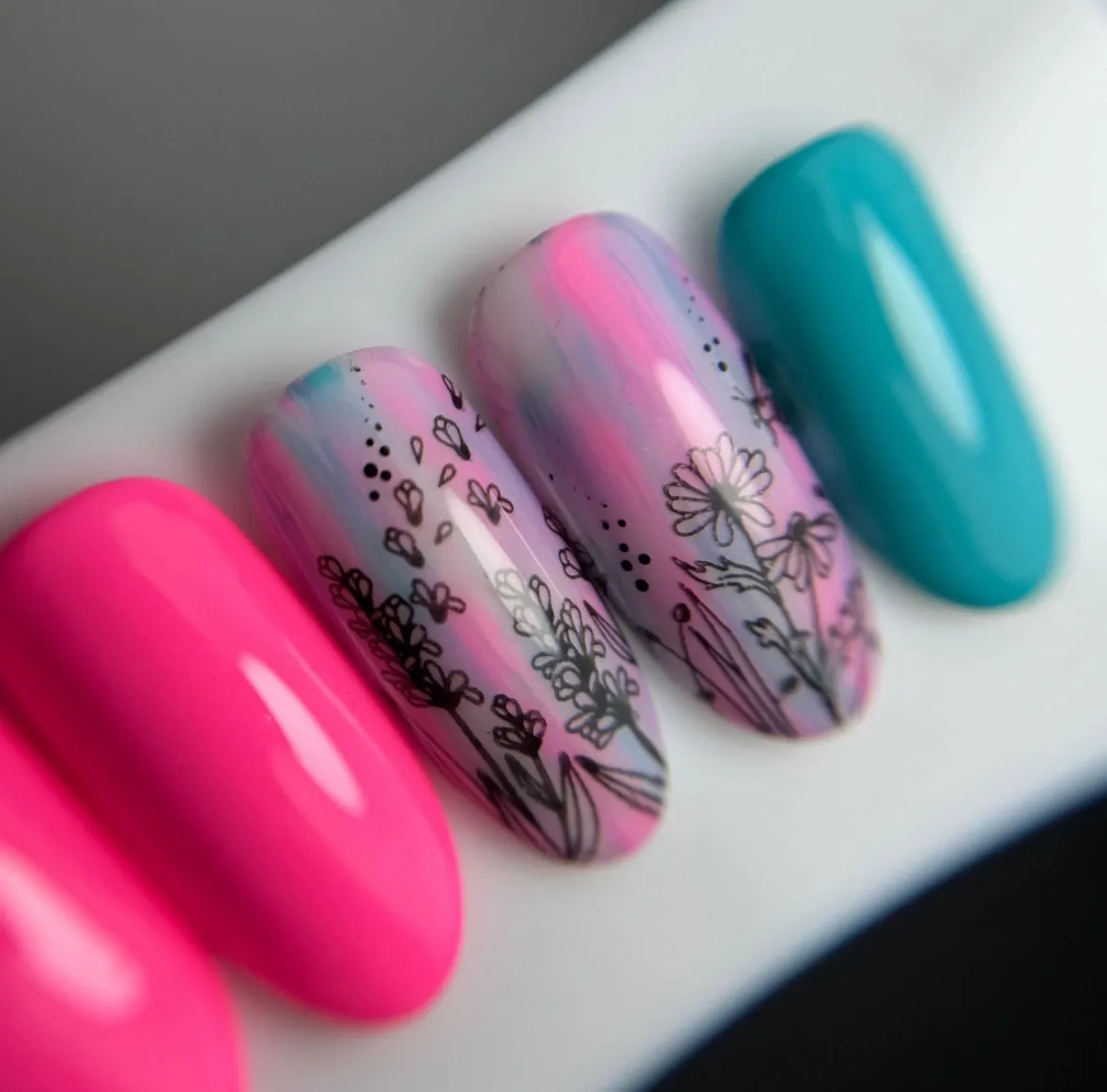 Light Elegance ButterCream Ms. Martian gellakk rosa krem