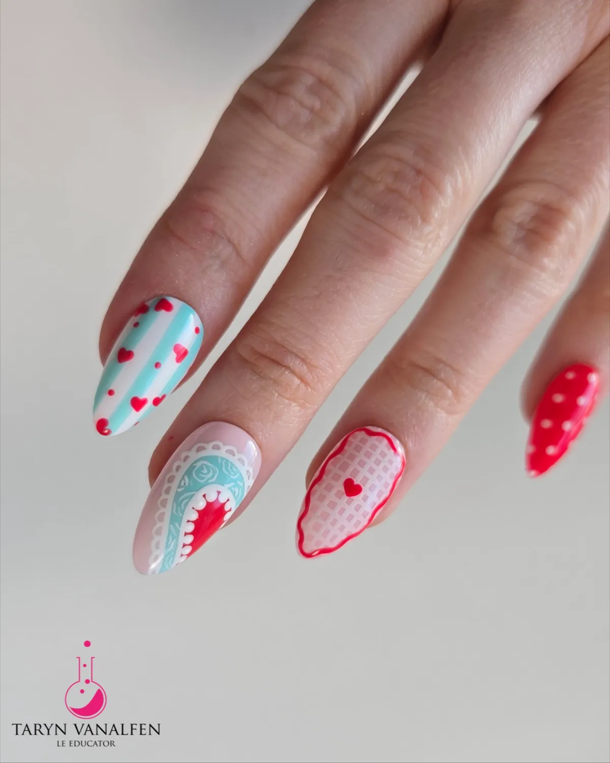 Light Elegance ButterCream Queen of Hearts gellakk rød heldekkende