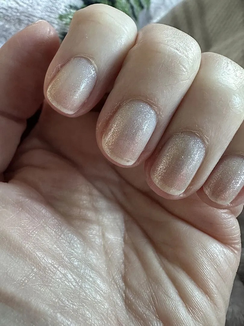 Nails Inc It's Topless Sydney neglelakk hvit shimmer