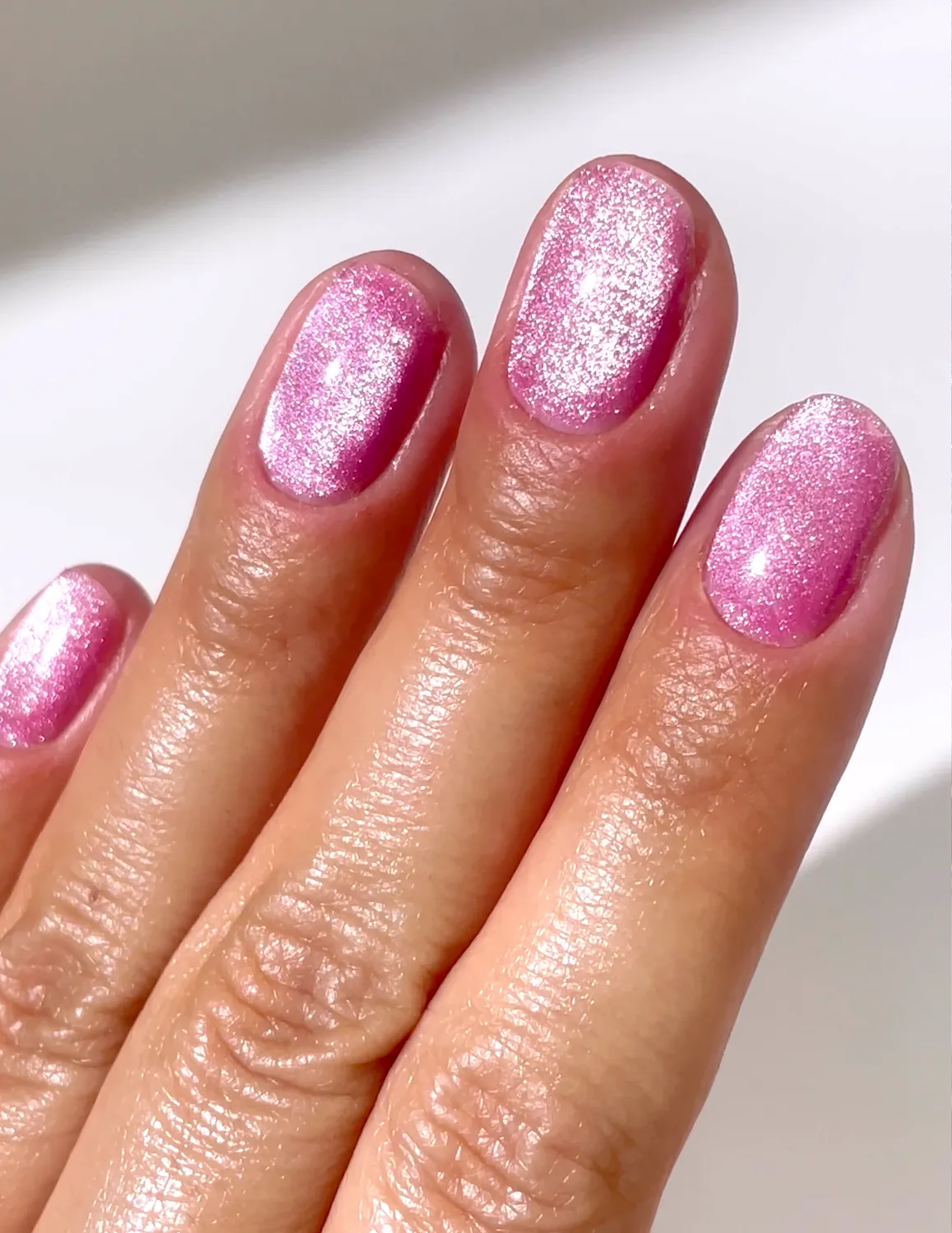Le Mini Macaron Cosmopolitan Velvet gellakk 8,5 ml cat eye rosa