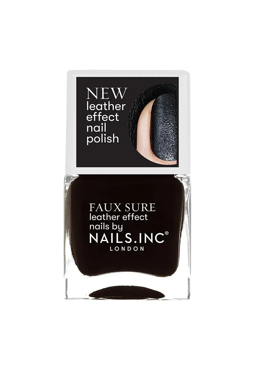 Nails Inc Leather Effect Whatever neglelakk svart matt