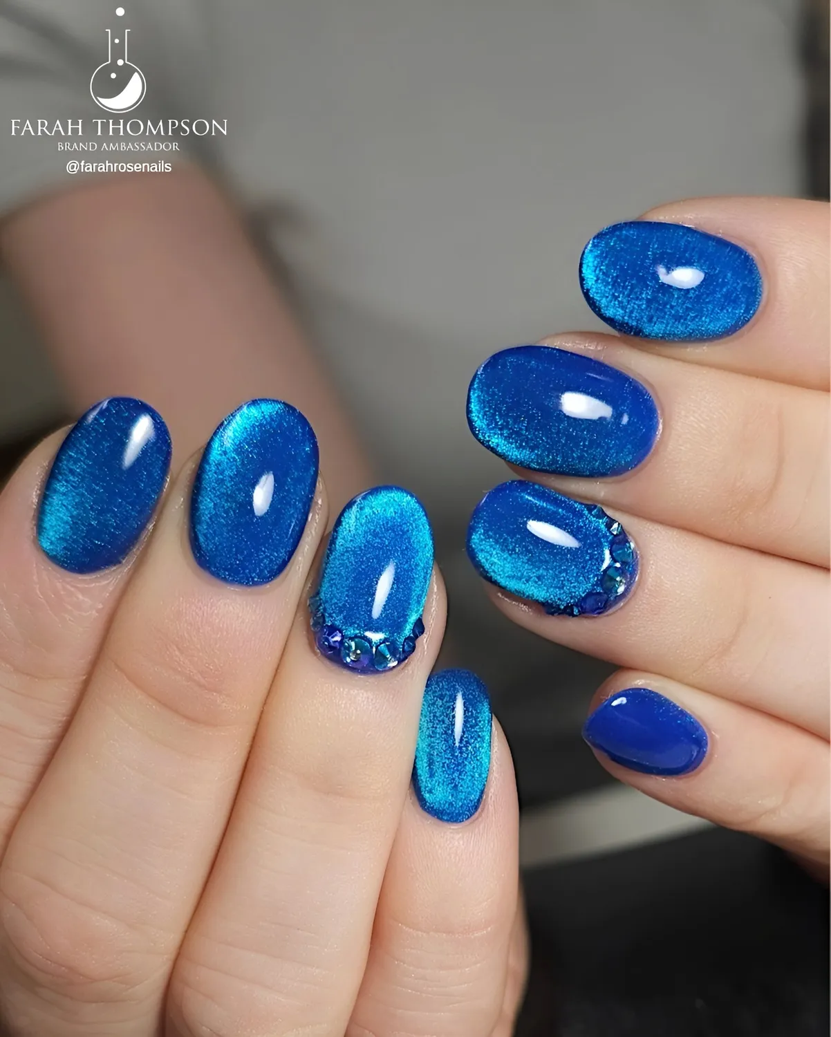 Light Elegance P+ Delirium gel polish 10 ml cat eye blå