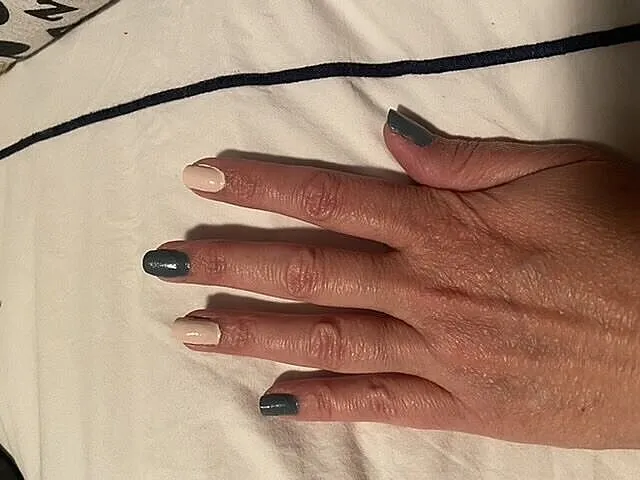 Nails Inc Gloucester Crescent gel effect neglelakk krem
