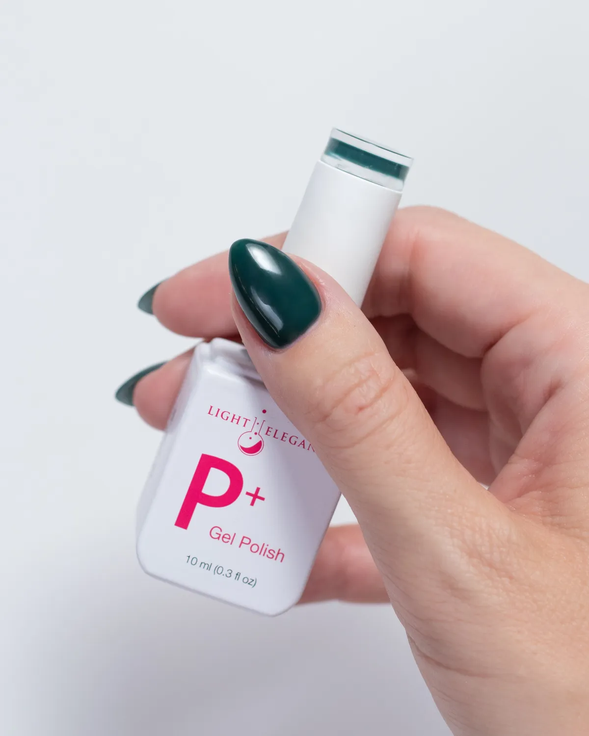 Light Elegance P+ Worth Waiting For gel polish 10 ml mørkegrønn