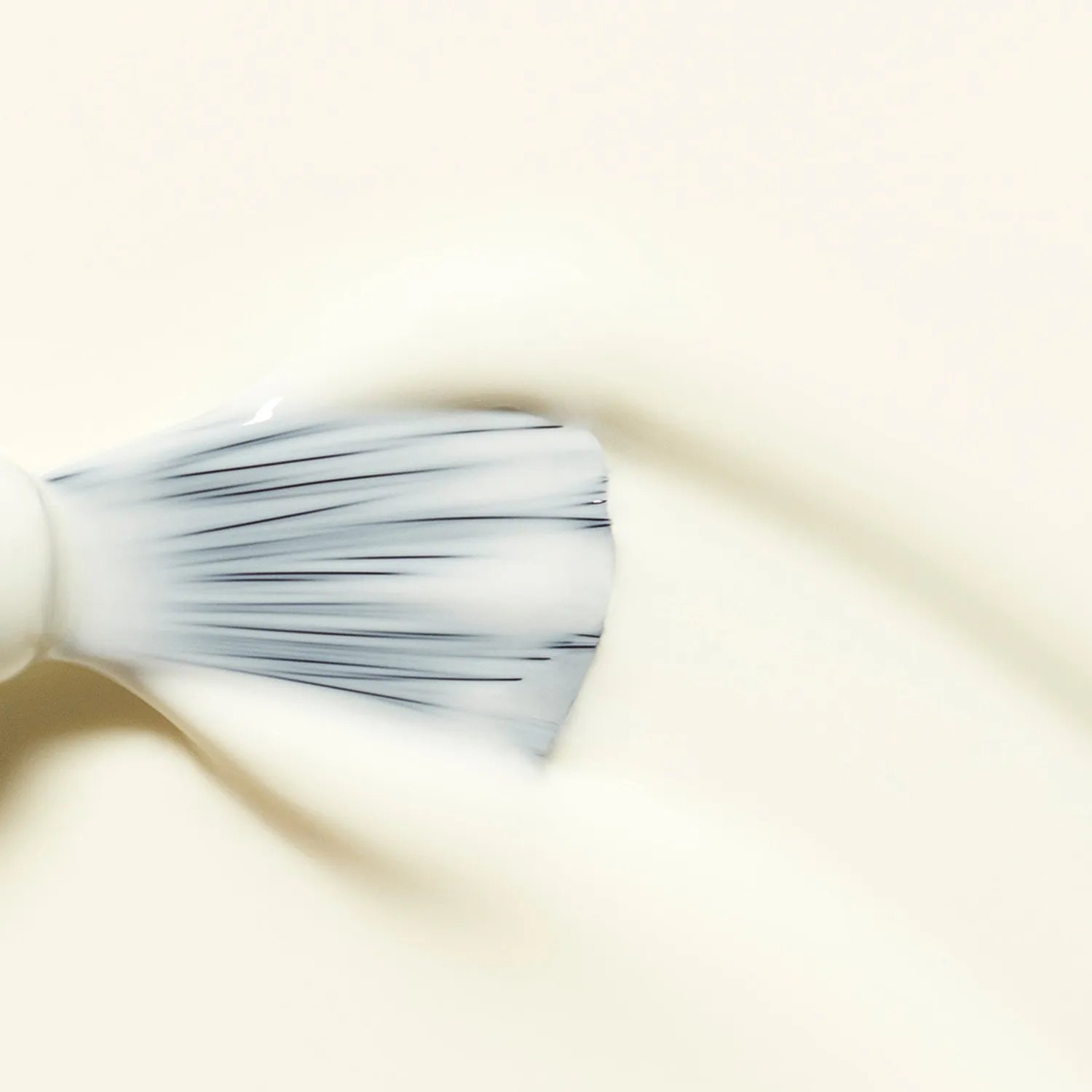 Manucurist Green Porcelaine neglelakk off-white