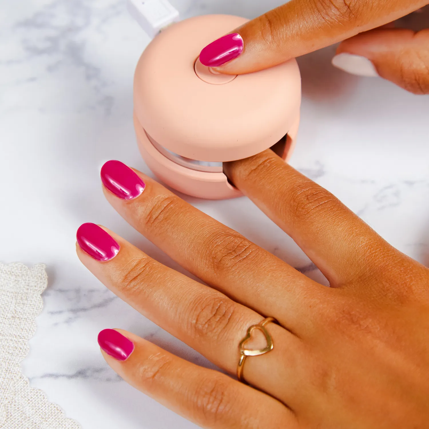Le Mini Macaron Bisous Magenta gellakk 8,5 ml rosa 3in1
