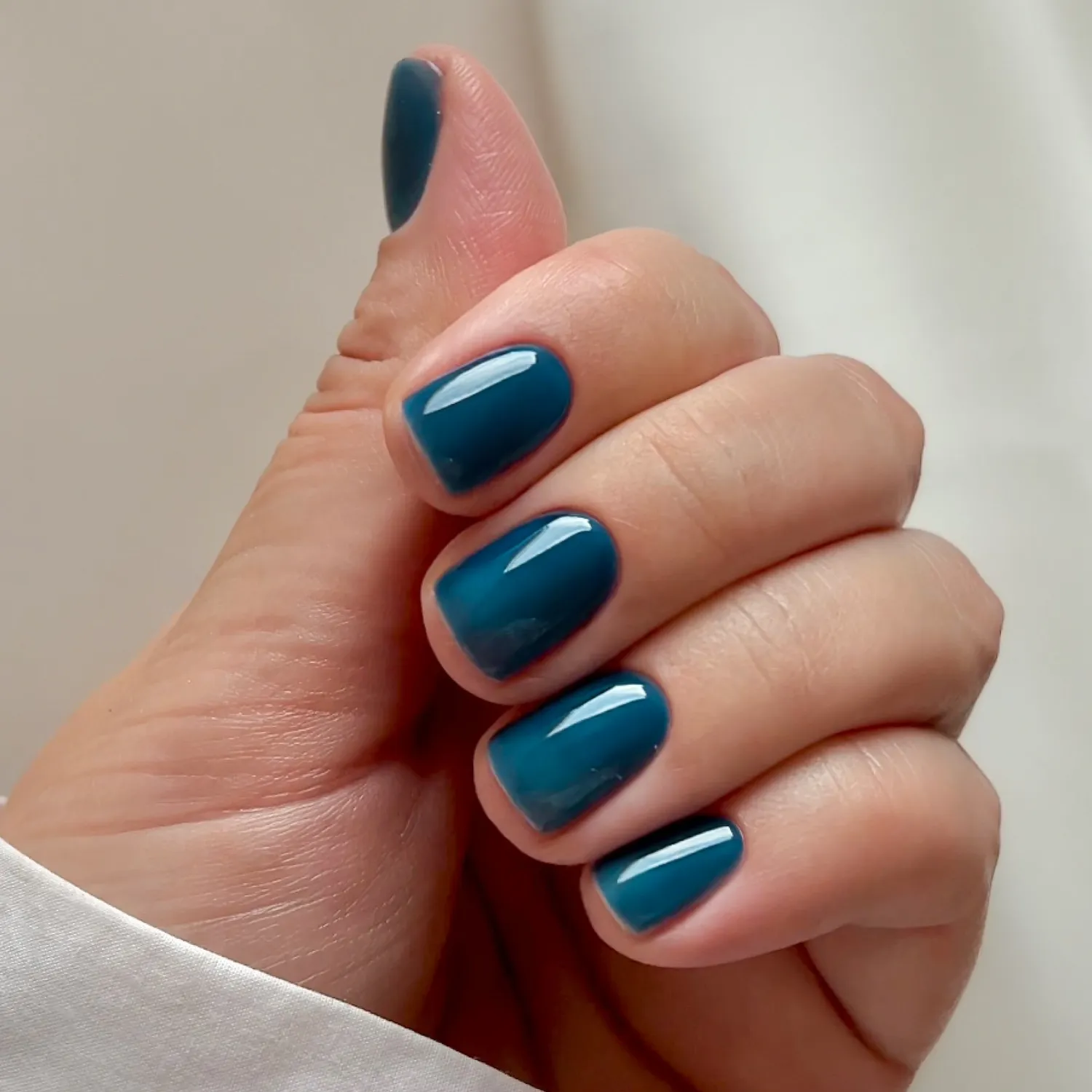The Gel Collection 852 Deep Dive gellakk 10 ml transparent blå