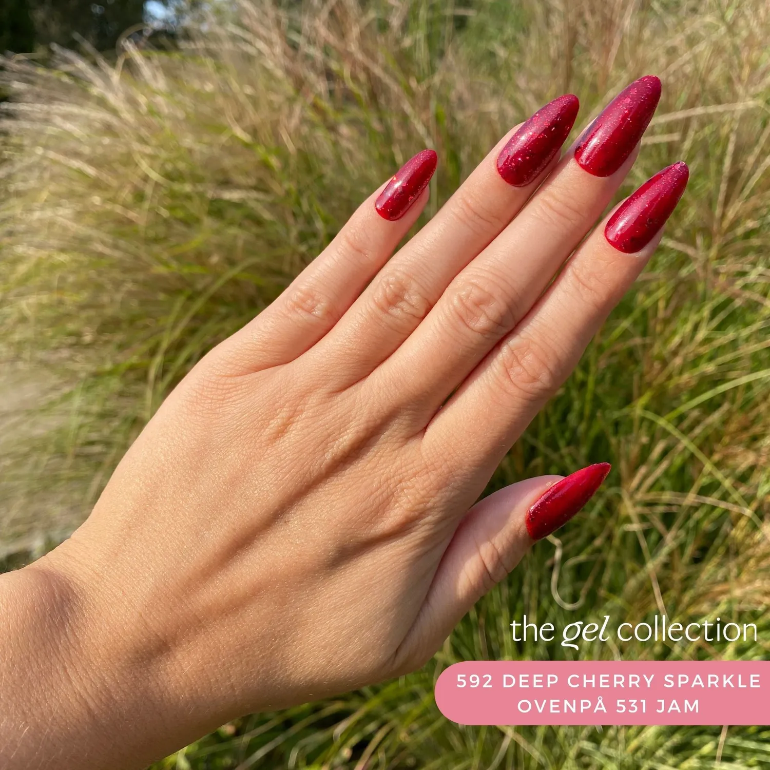 The Gel Collection Gel Polish 784 Deep Cherry Sparkle gellakk 10 ml glitter