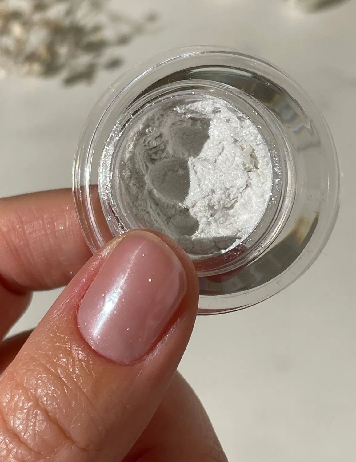 Le Mini Macaron Le Pearl neglepulver sett hvit perlemor