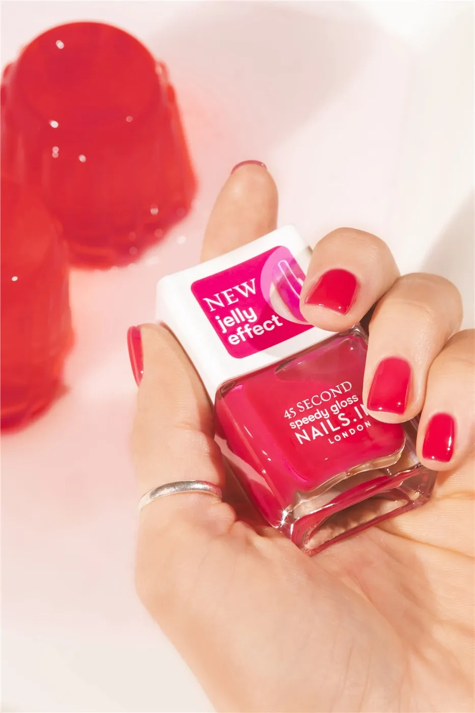Nails Inc London Jelly Effect Feelin' Berry neglelakk bærglans