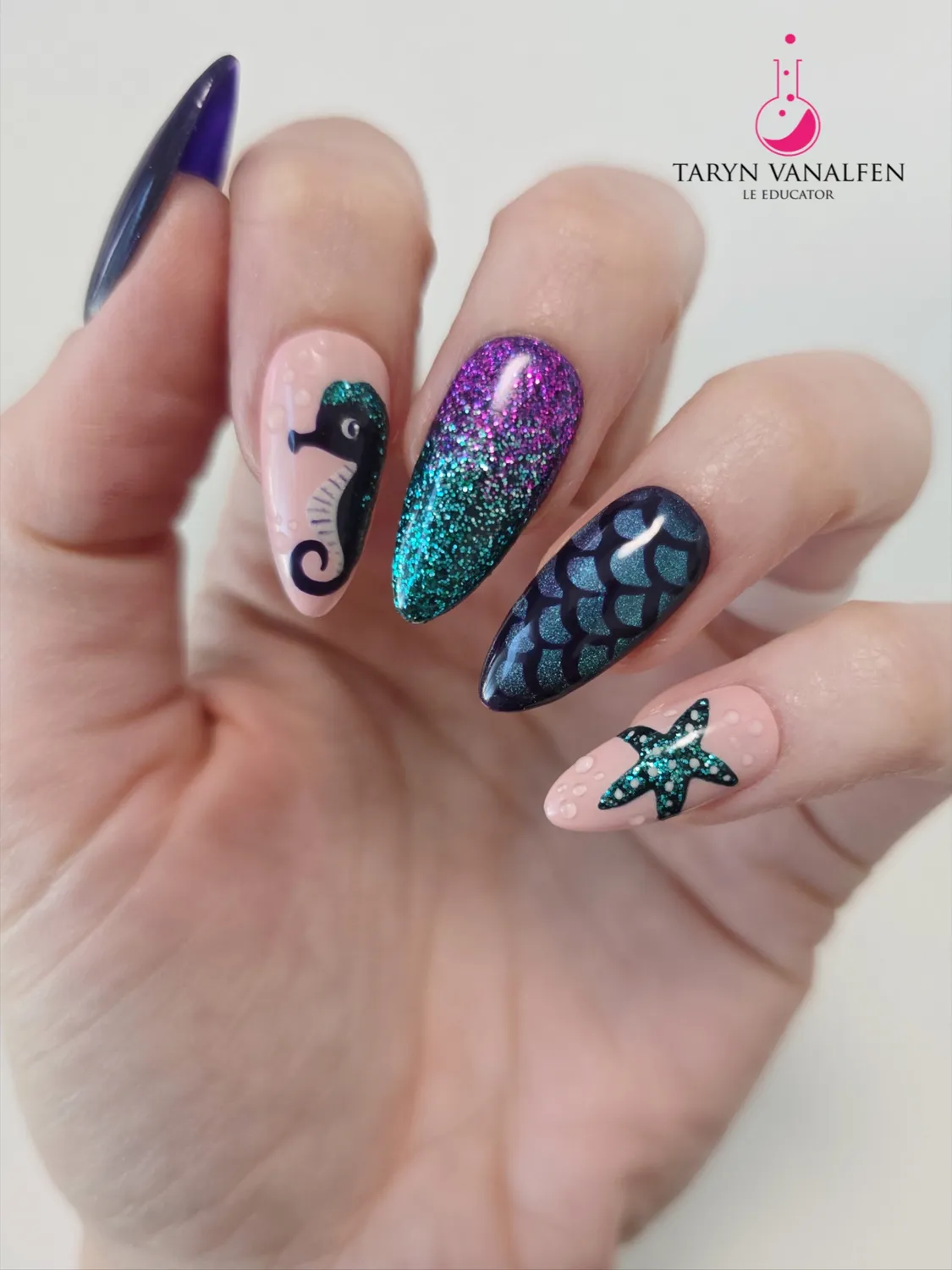 Light Elegance P+ Sinful glitter gel polish 10 ml grønn-blå