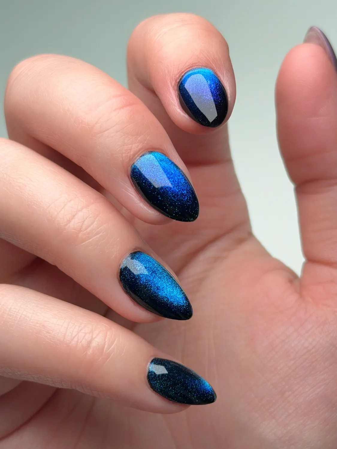 Light Elegance P+ Delirium gel polish 10 ml cat eye blå