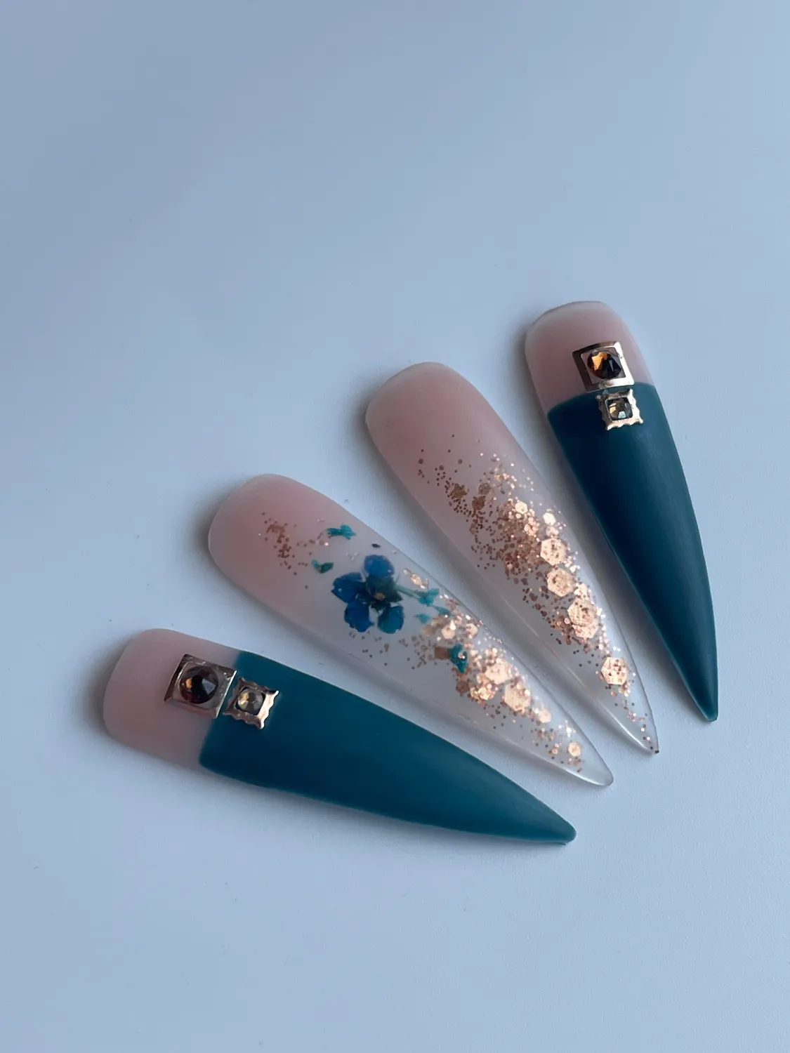 Light Elegance P+ Mr. Peabody gel polish 10 ml mørk teal krem
