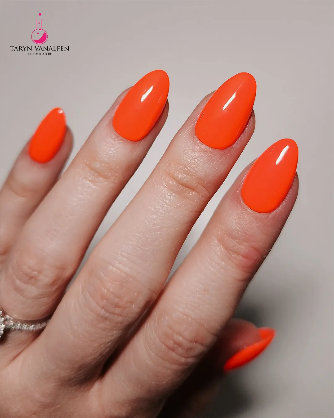 Light Elegance ButterCream Trippy gellakk neon oransje cream