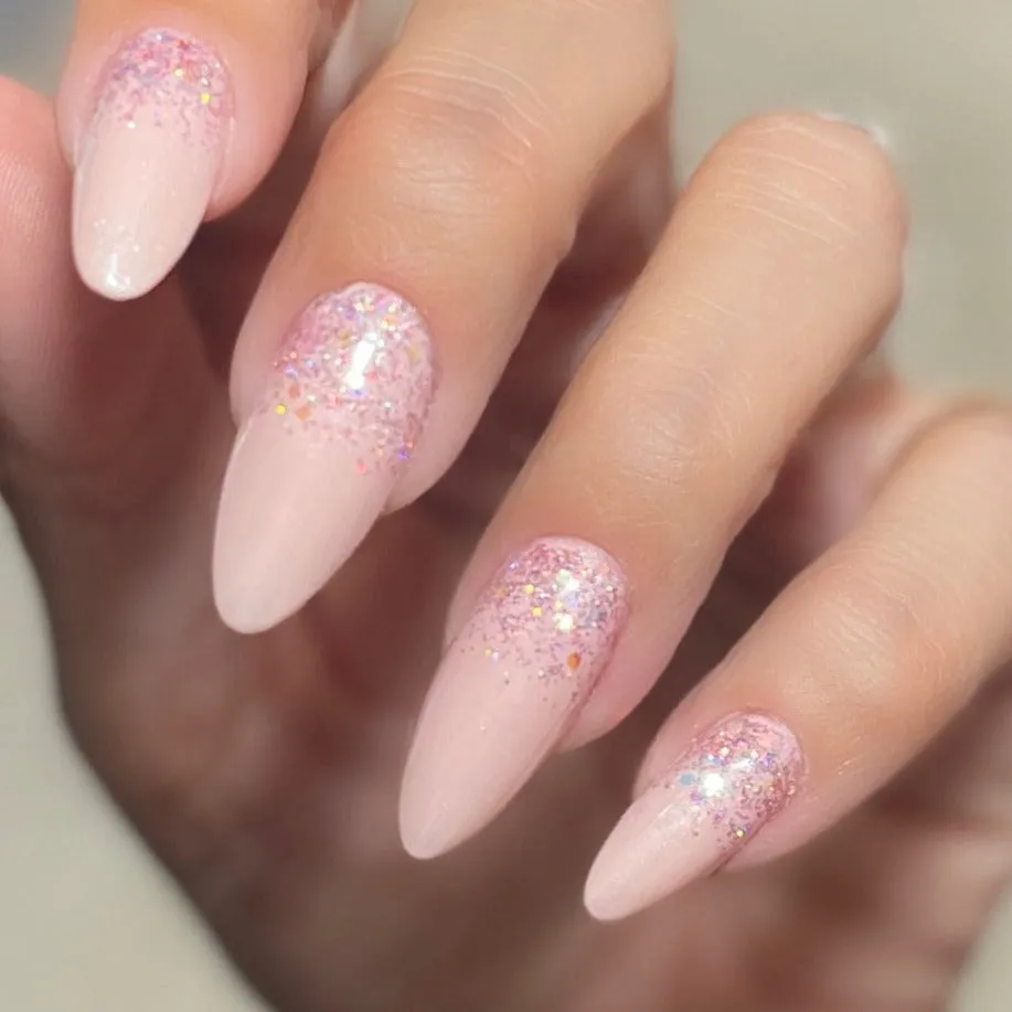 Light Elegance P+ Free Spirit gellakk 10 ml lavendel glitter