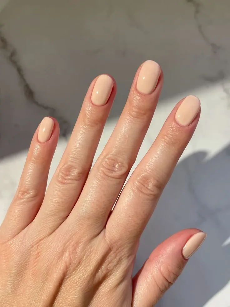 Le Mini Macaron Serpentine Sheer gellakk 8,5 ml nøytral sheer