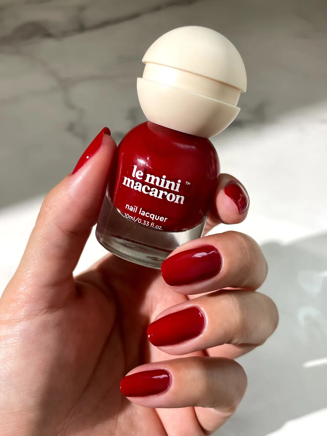 Le Mini Macaron Le Sweet neglelakk 10 ml Pomegranate mørkerød