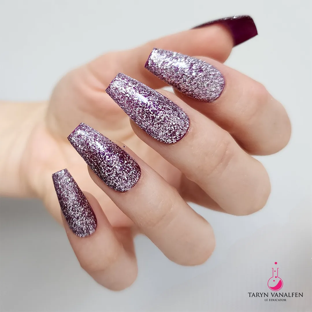 Light Elegance All Eyes on Me glittergel 10 ml islavendel