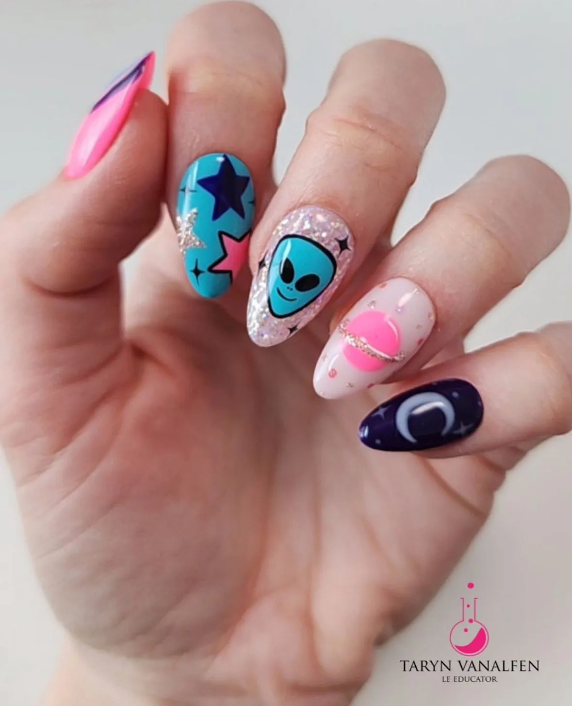 Light Elegance ButterCream Alien Invasion neglelakk turkis