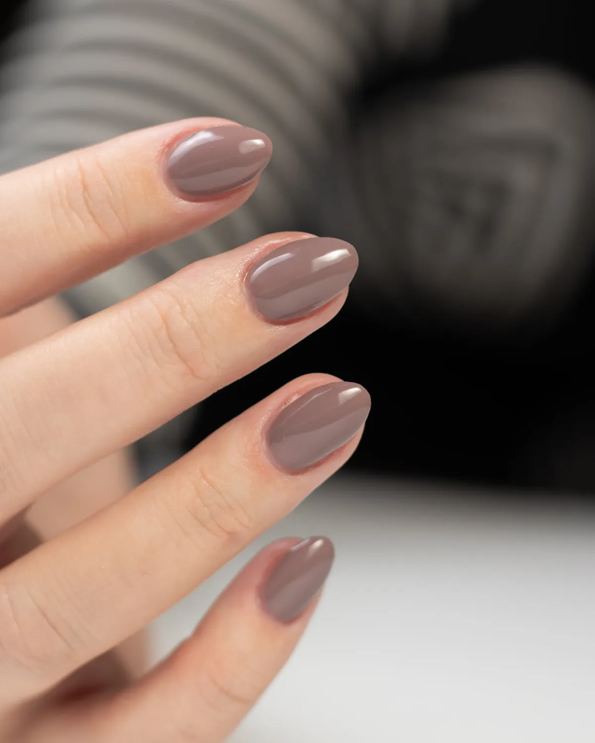 Light Elegance Take a Bow ButterCream gellakk gråbeige mauve