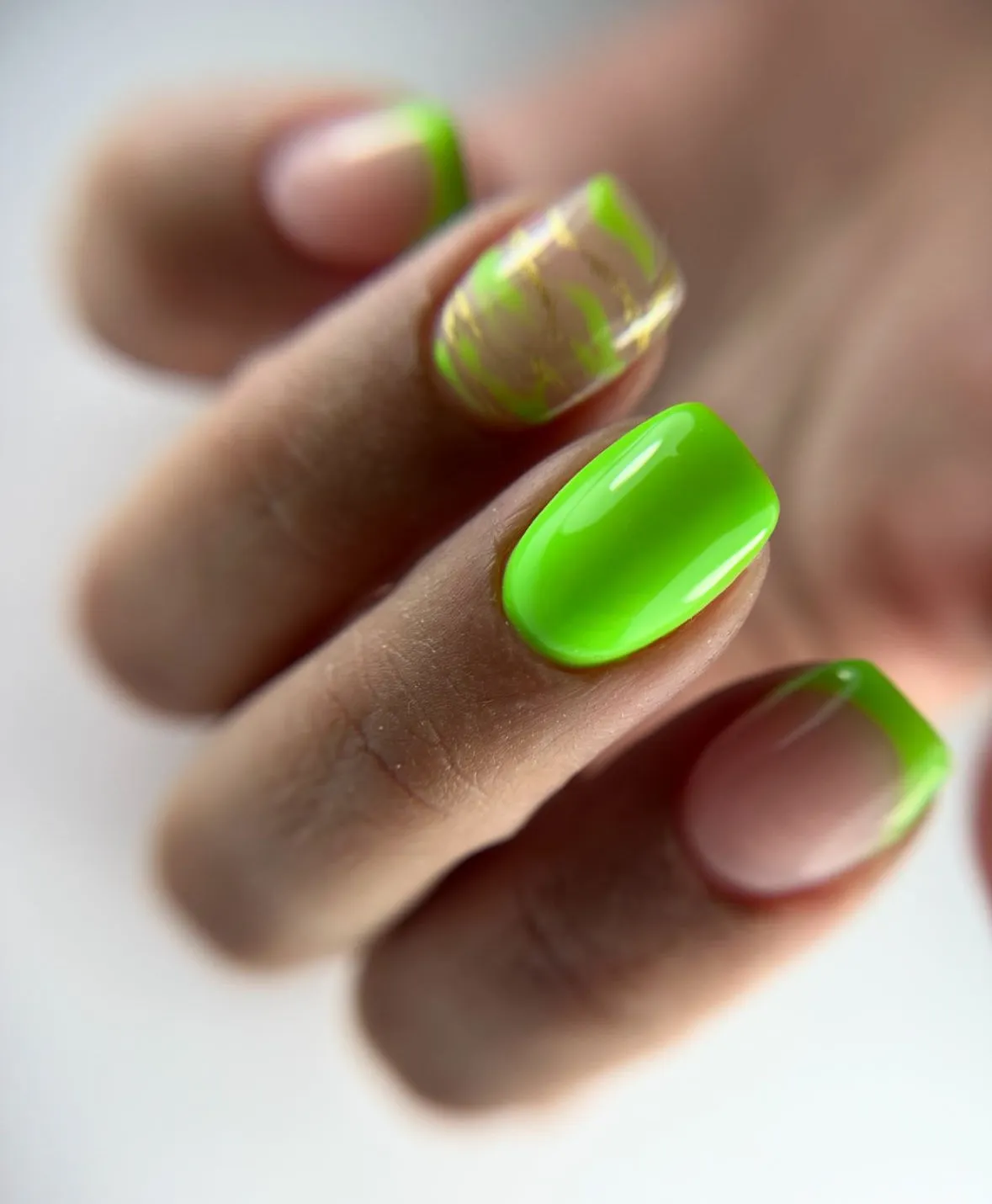 Light Elegance ButterCream Fresh to Death neglegelé neongrønn 5 ml