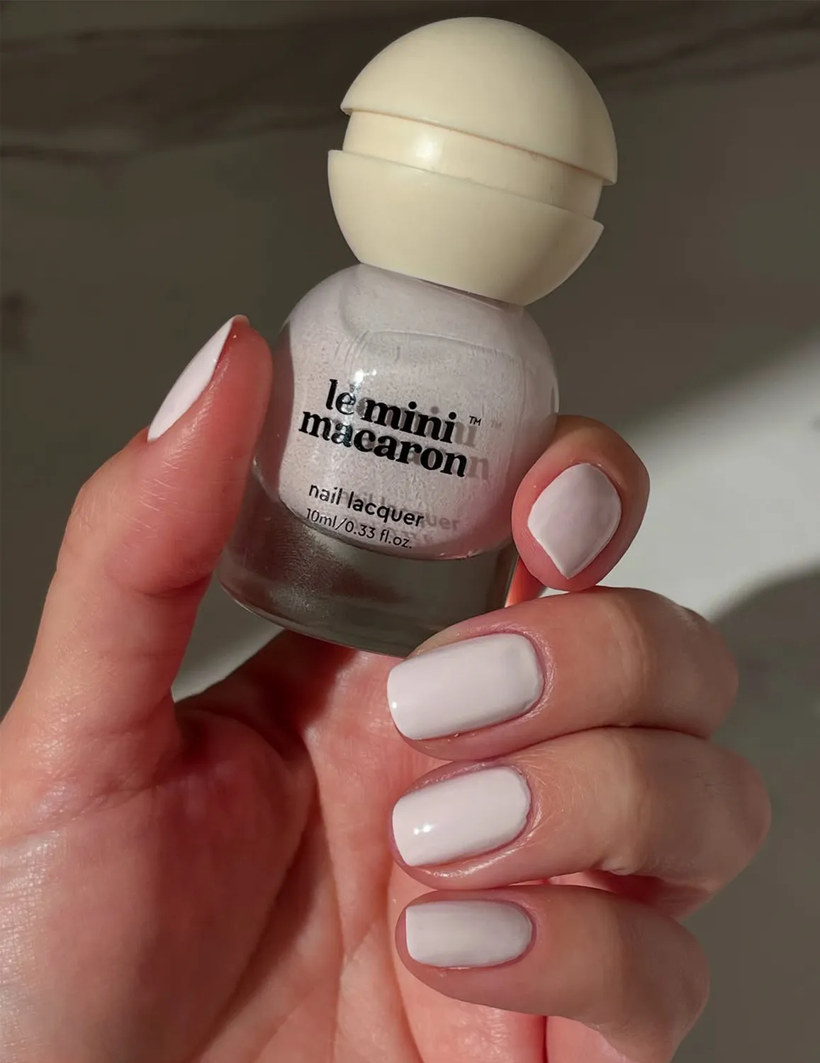 Le Mini Macaron Le Sweet Coconut Yogurt neglelakk 10 ml halvtransparent rosa