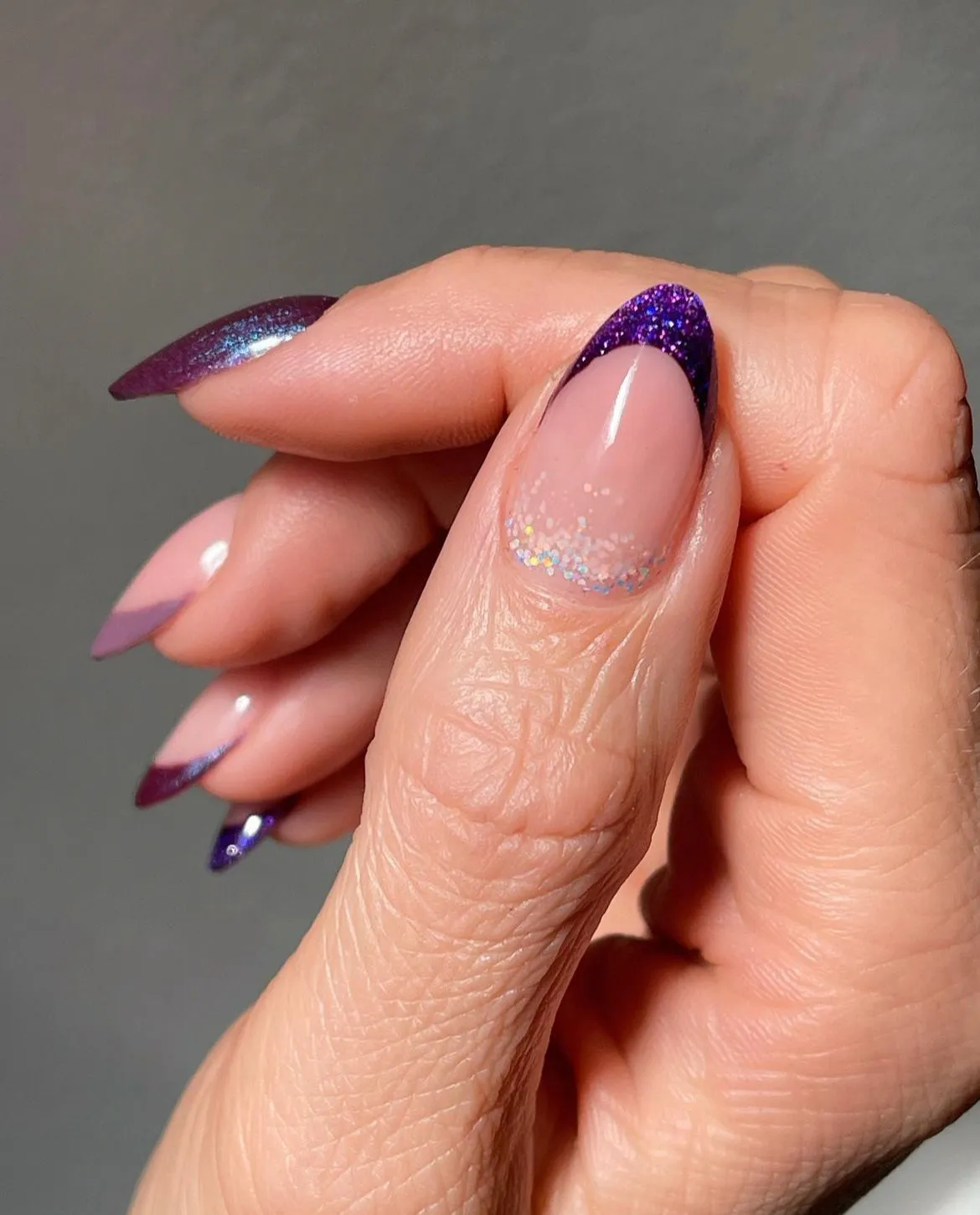 Light Elegance Amethyst Kiss glittergel 10 ml mørk lilla