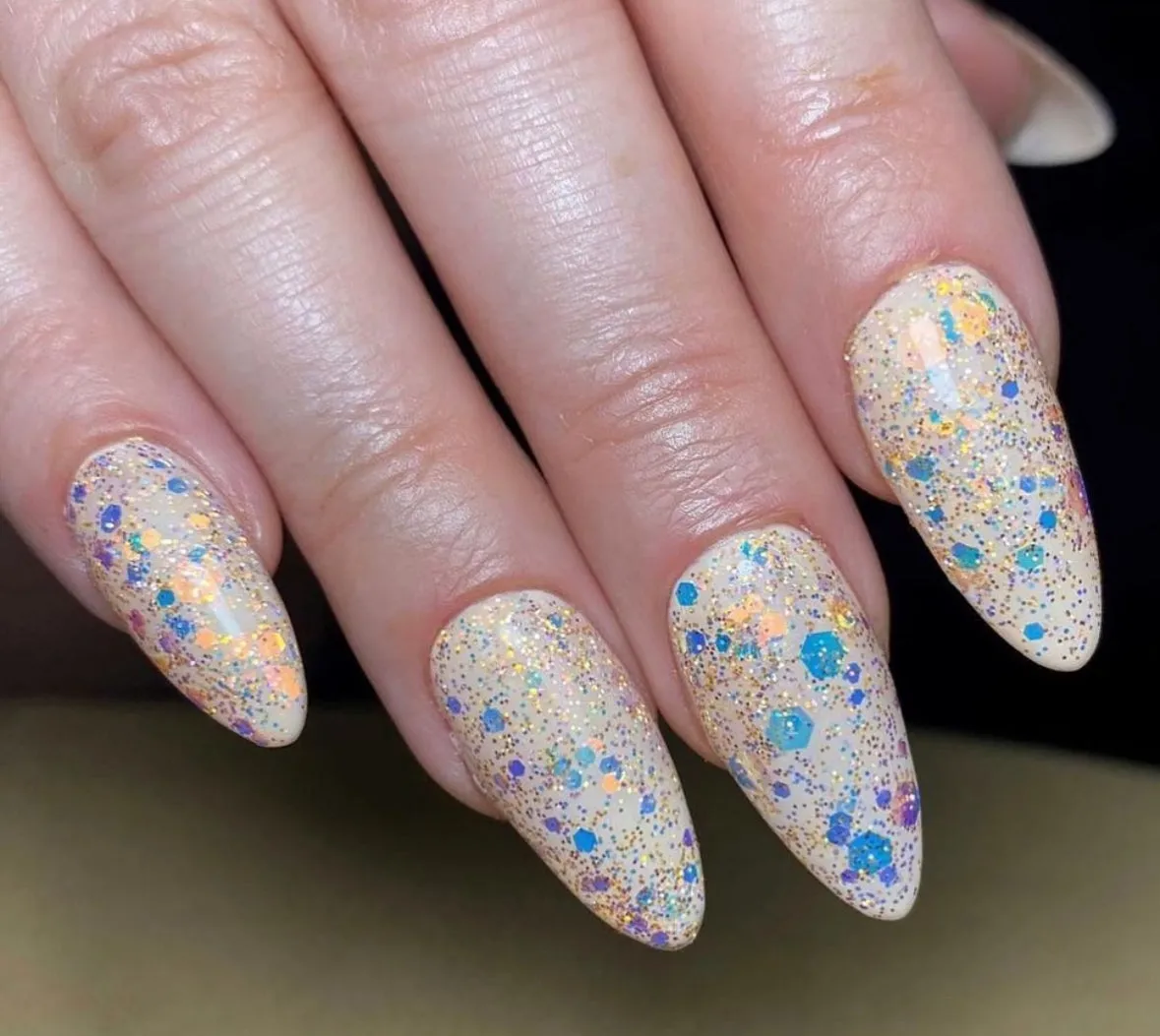 Light Elegance P+ Sandy Bottoms glitter gellakk 10 ml fersken