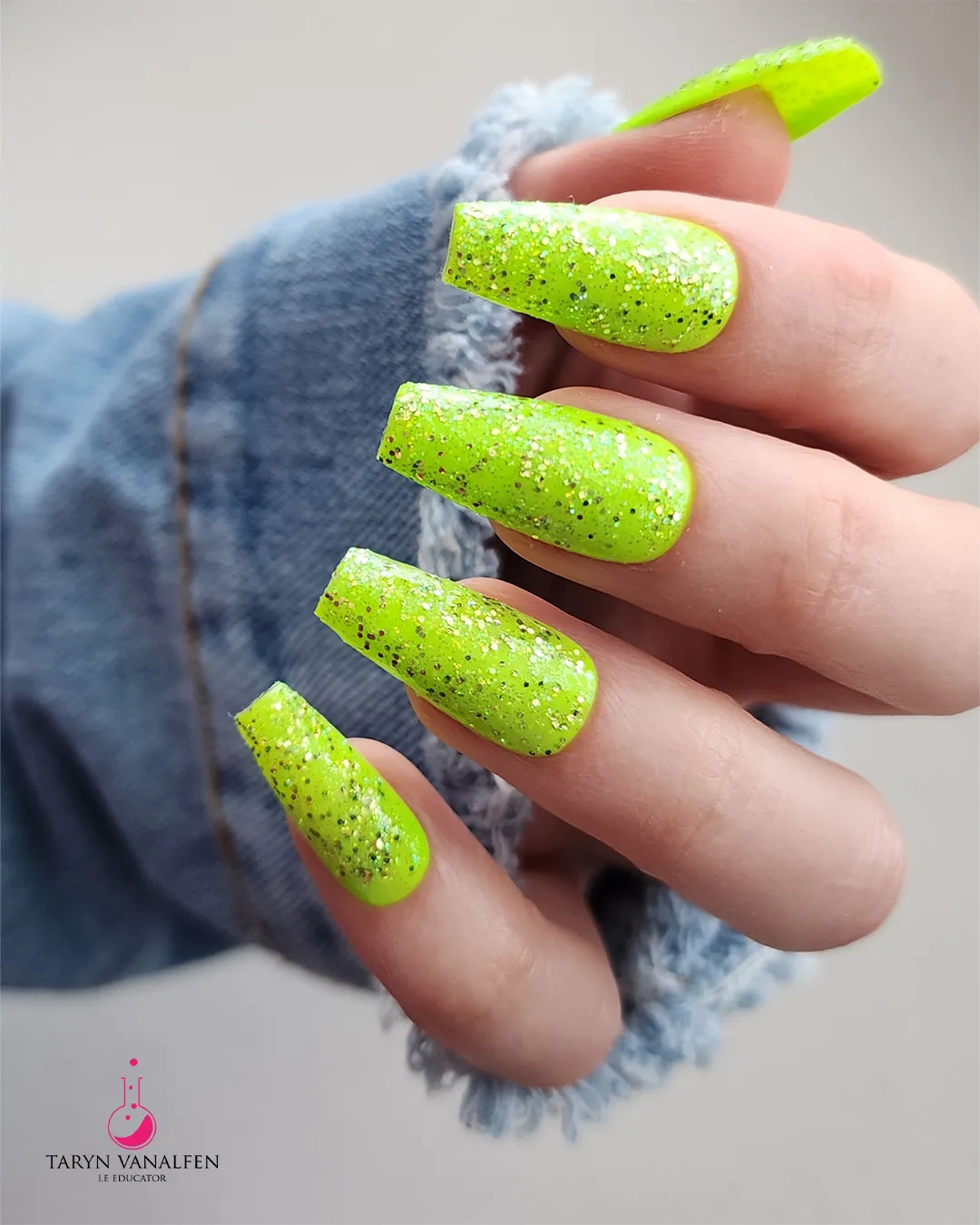 Light Elegance P+ Peace and Love glitter gel neglelakk 10 ml limegrønn