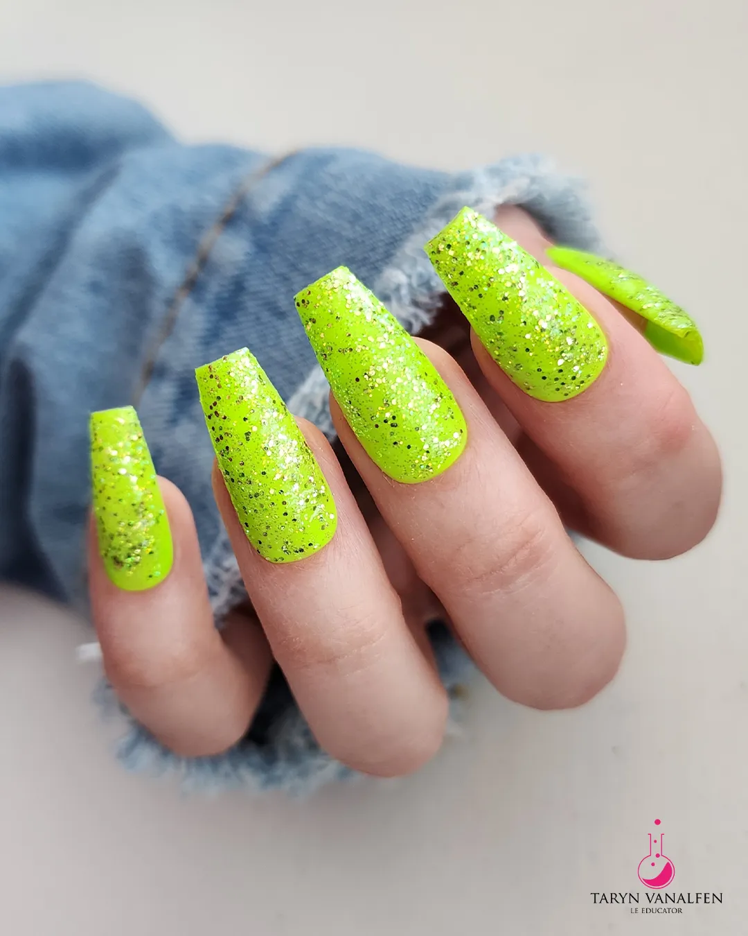 Light Elegance ButterCream Groovy Green gel neglelakk neongrønn