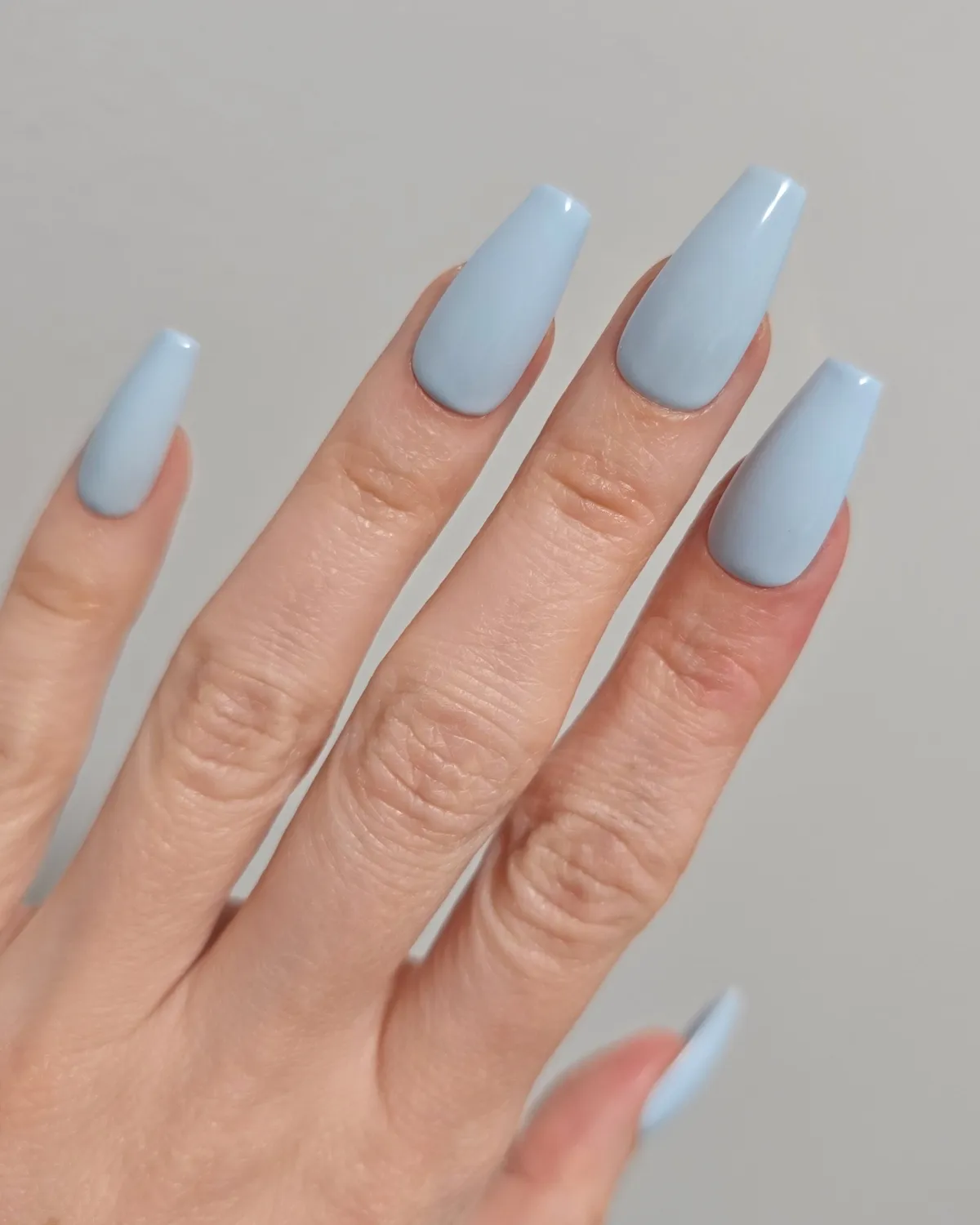 Light Elegance P+ Chick Flick and Chill gel polish 10 ml lyseblå