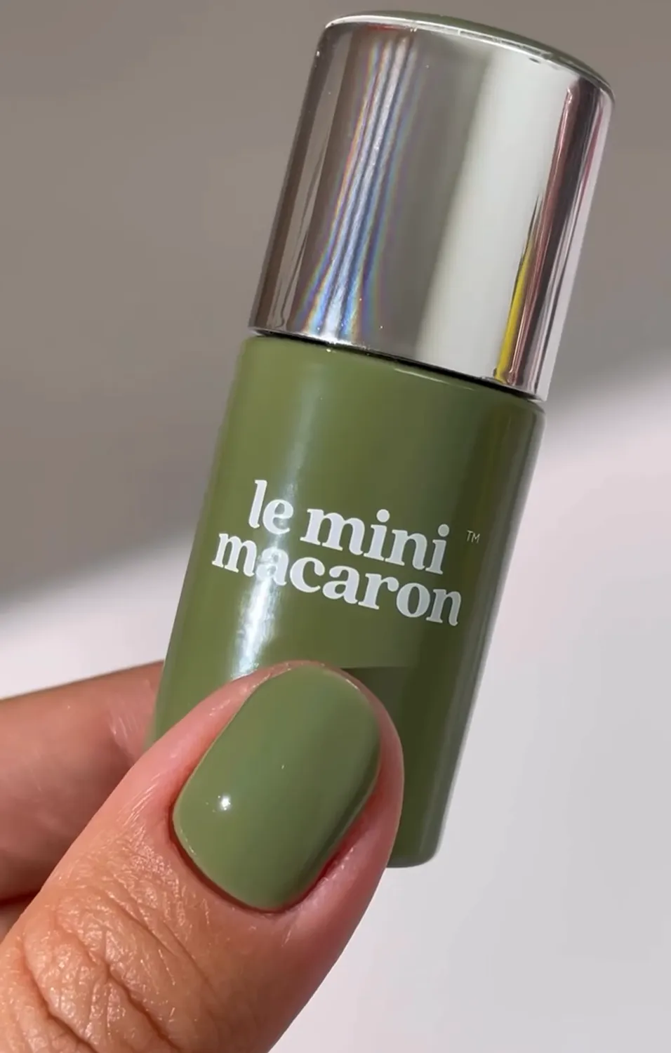 Le Mini Macaron Serene Green gellakk olivgrønn 8,5 ml