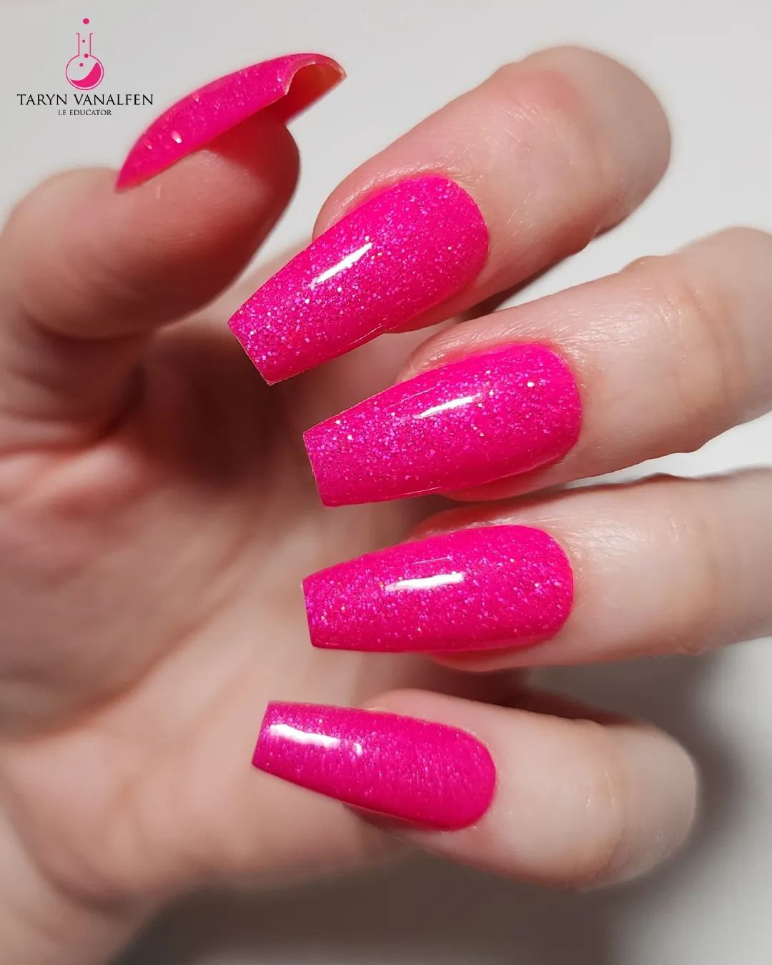 Light Elegance P+ Wild Child gel polish 10 ml rosa glitter